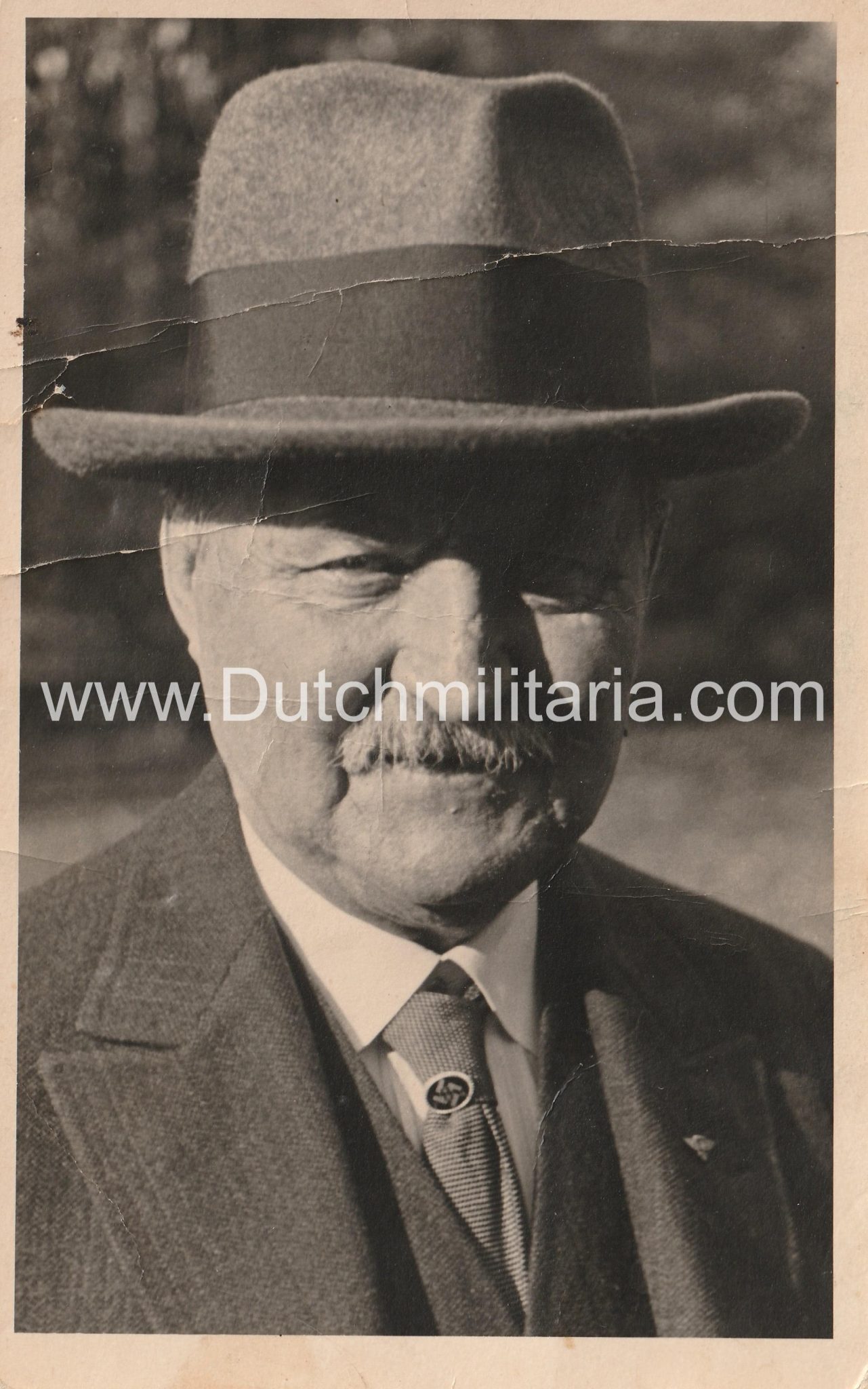 (Photo) Förderndes Mitglied der SS (SS-FM) badge in wear - very rare