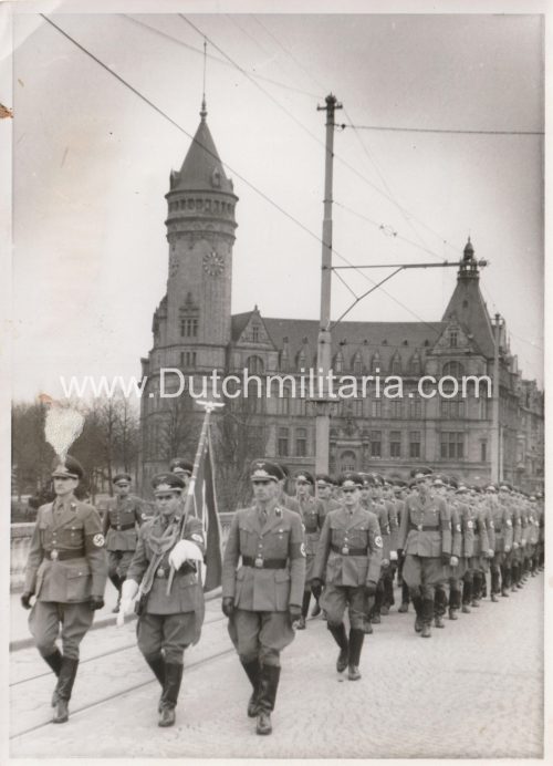 Pressphoto-Amtswalter-zum-Anmarsch-der-Kundgebung-Luxemburg