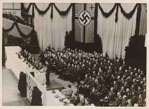 (Pressphoto) Der Führer spricht im Sportpalast zu 12.000 Offizieren und Offiziersanwärtern (1942)