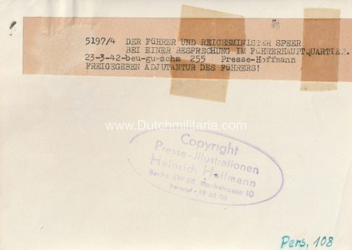 (Pressphoto) Der Führer und Reichsminister Speer bei einer Besprechung im Führerhauptquartier (1942)