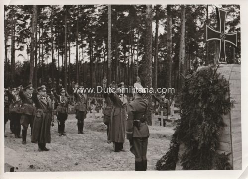 (Pressphoto) Graben der Gefallenen