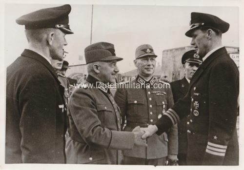 (Pressphoto) Reichsarbeitsfuhrer Konstantin Hierl besucht einen U-Boot Stützpunkt am Atlantik (1943)
