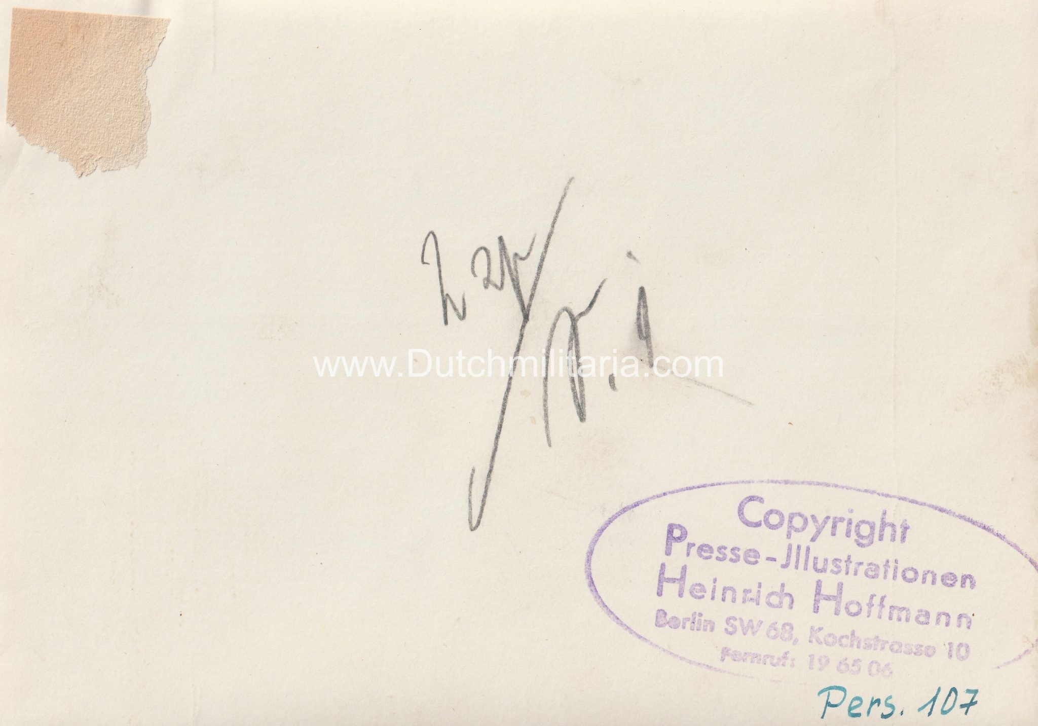 (Pressphoto) Walter Gorn during the conferment of the Knights Cross of the Iron Cross with oak leaves by Adolf Hitler – 17.08.1942 (2) (Pressphoto) Walter Gorn during the conferment of the Knights Cross of the Iron Cross with oak leaves by Adolf Hitler - 17.08.1942