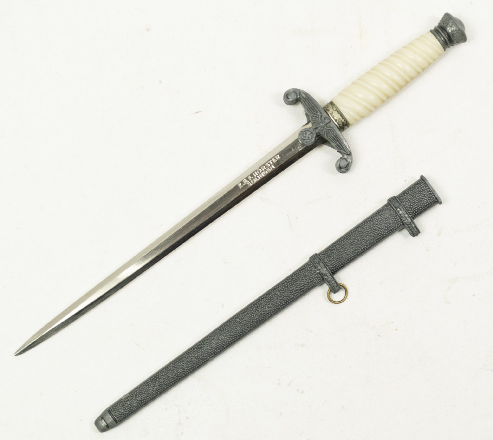 Wehrmacht (Heer) Miniature dagger / Letteropener in original box (by maker E.F. Hörster Solingen) - Image 43