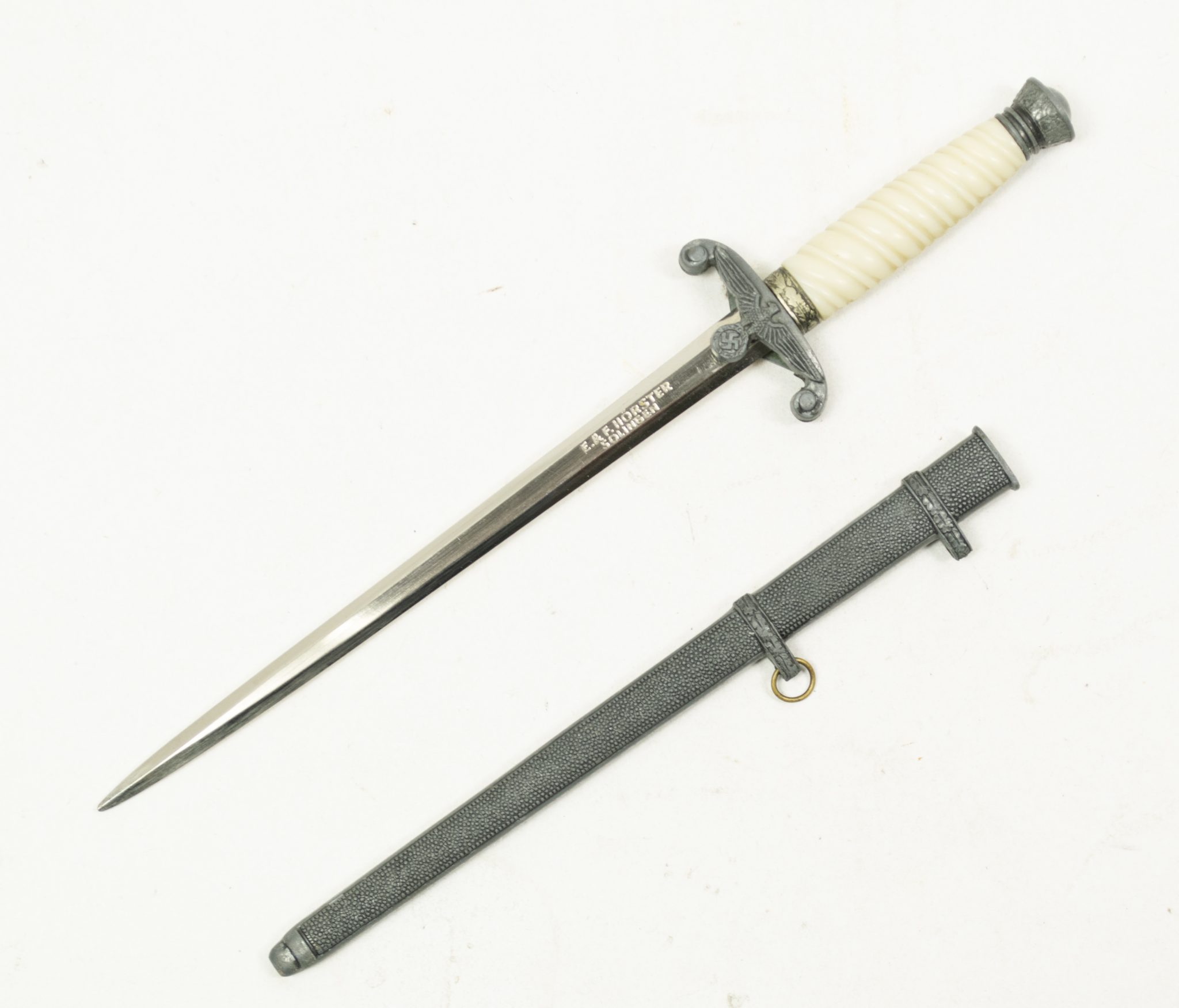 Wehrmacht (Heer) Miniature dagger / Letteropener in original box (by maker E.F. Hörster Solingen) - Image 44