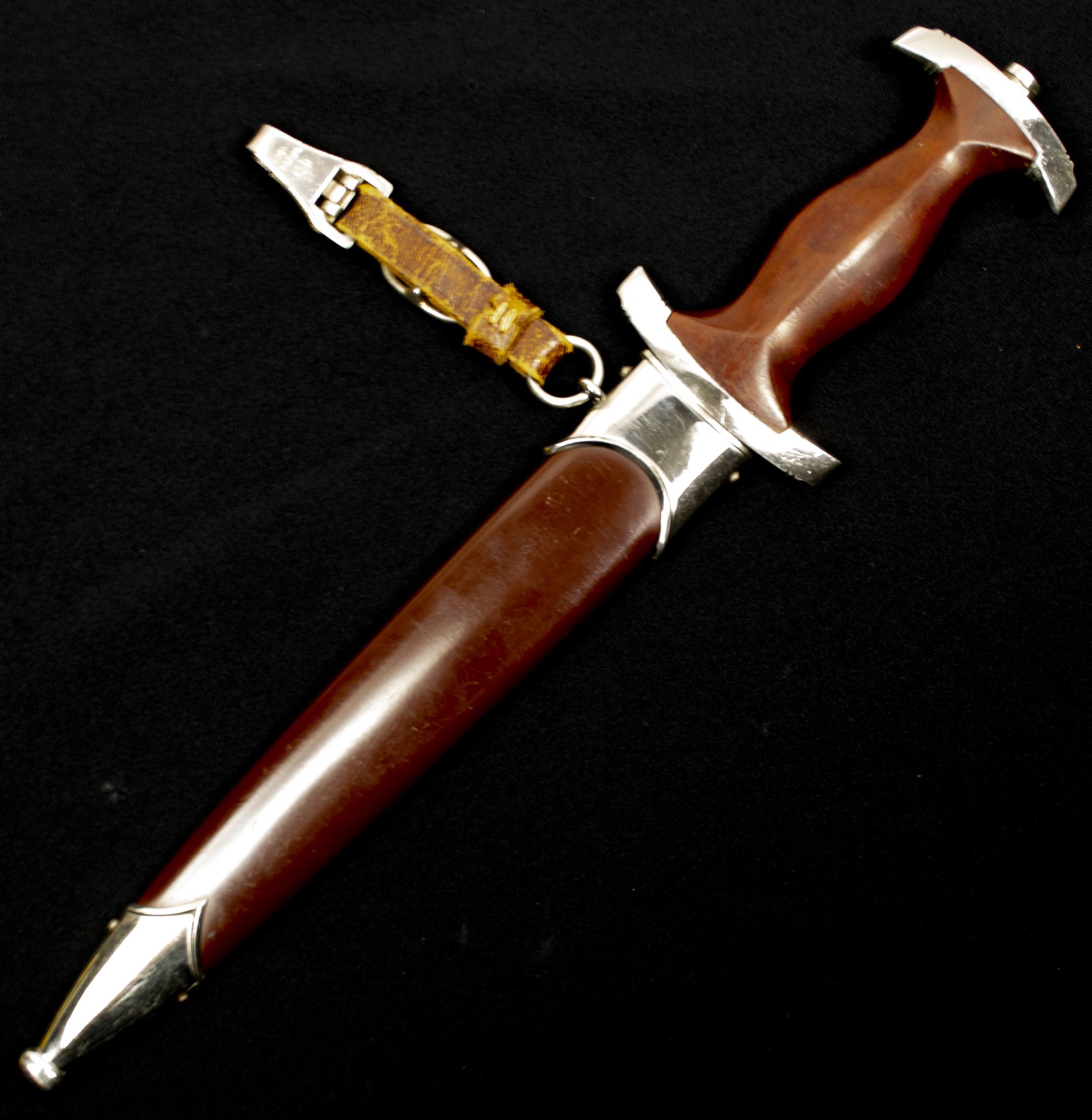 SA Dagger + hanger (by RMZ M712 Waffenfabrik Max Weyersberg from Solingen) (1)