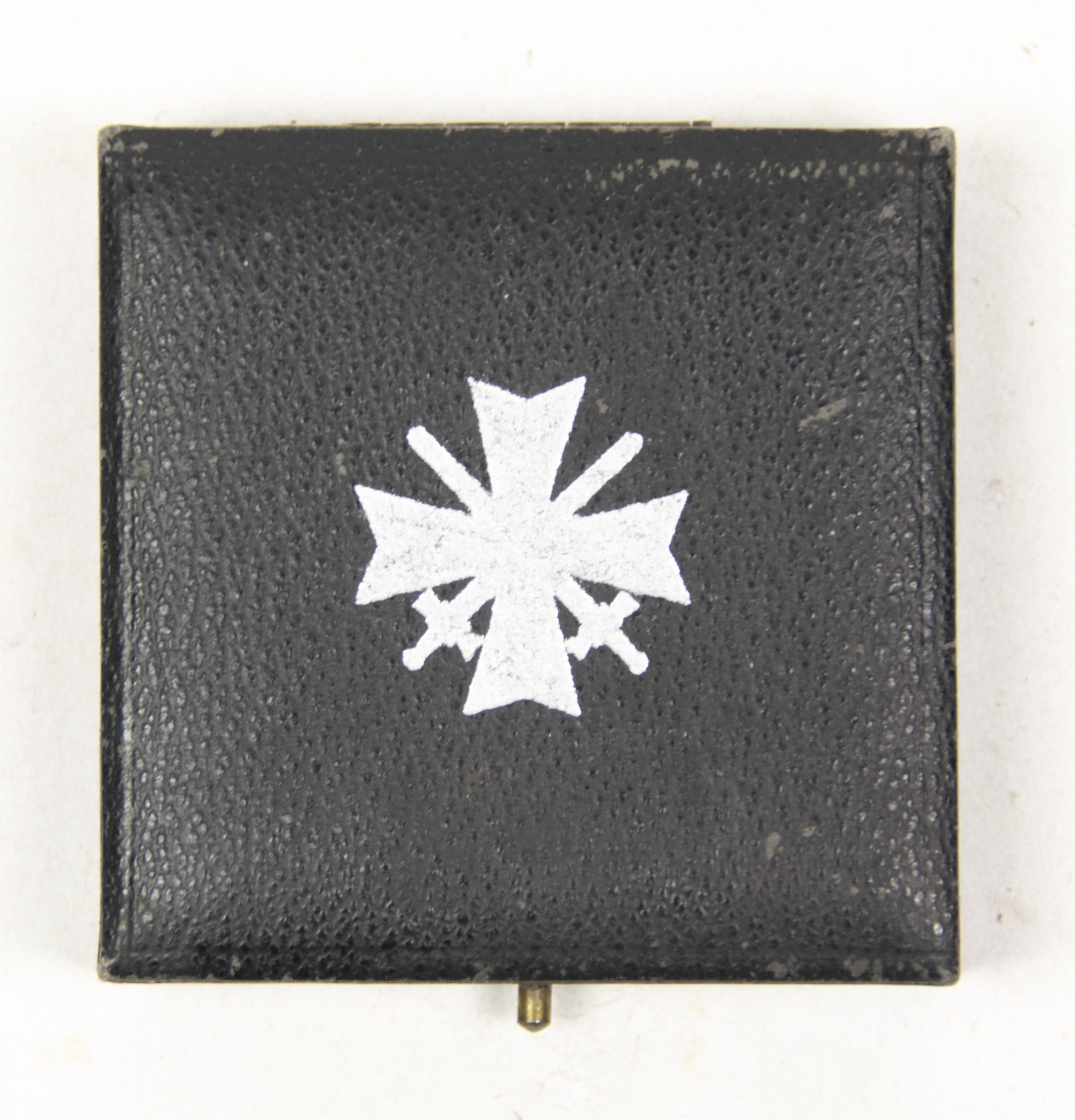 Kriegsverdienstkreuz Erste Klasse (KVK1) War Mertit Cross First class + etui (MM 3 Deumer) (1) Kriegsverdienstkreuz Erste Klasse (KVK1) War Mertit Cross First class + etui (MM 3 Deumer)