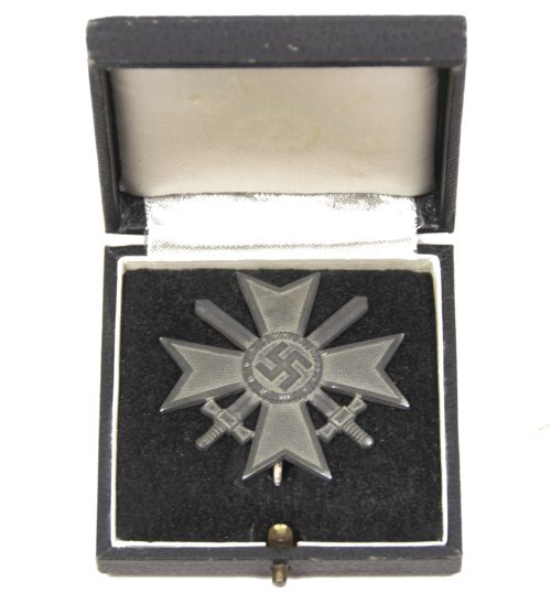 Kriegsverdienstkreuz Erste Klasse (KVK1) War Mertit Cross First class + etui (MM 3 Deumer)