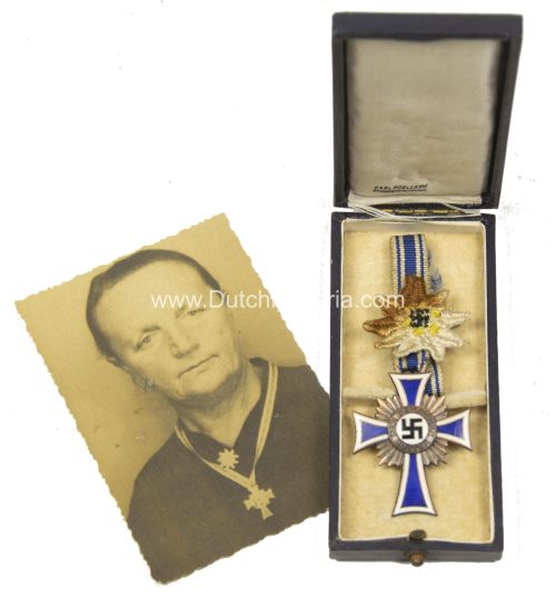 Mutterkreuz bronze mit Tragephoto Motherscross bronze with photo in wear