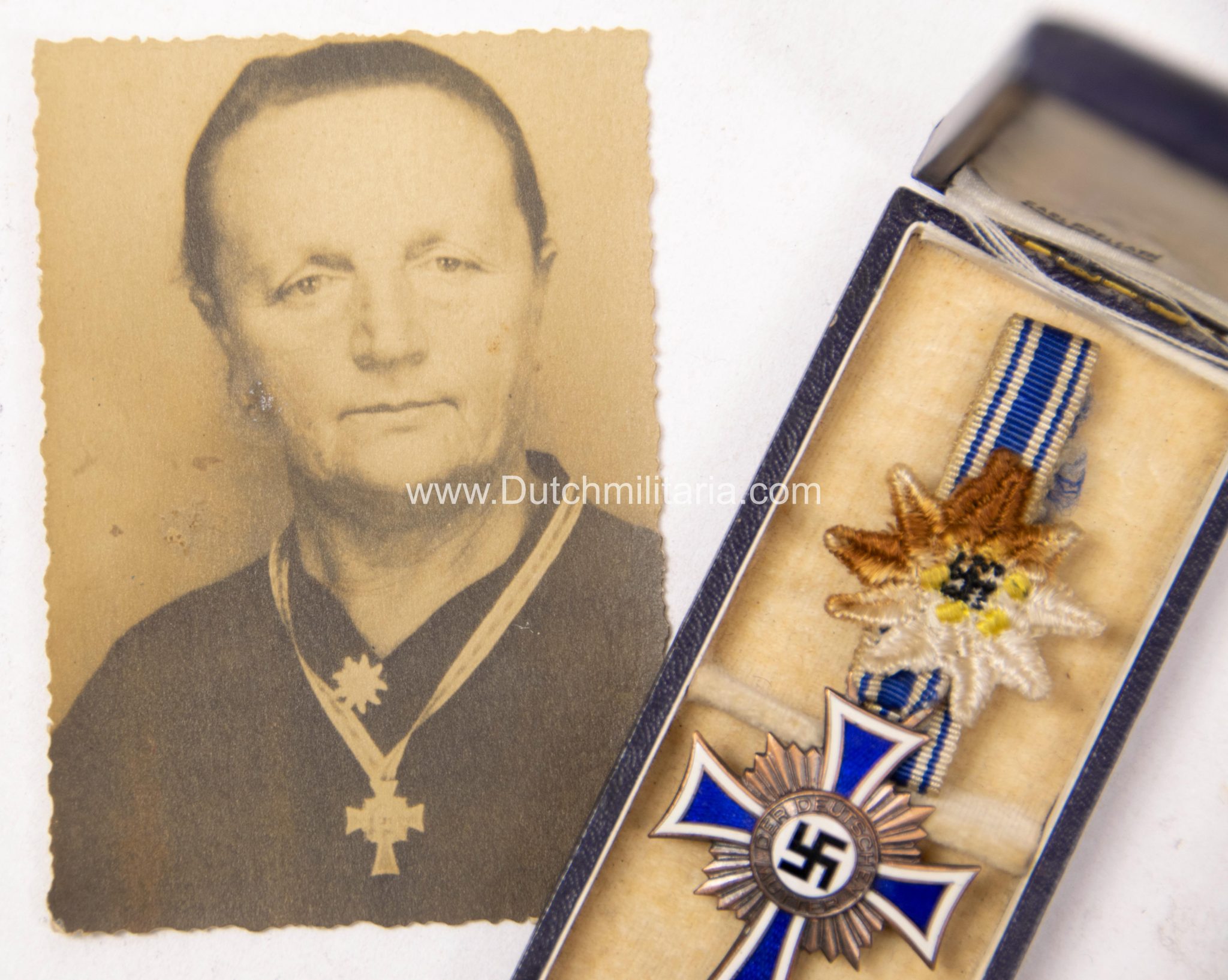 Mutterkreuz bronze mit Tragephoto Motherscross bronze with photo in wear (3)
