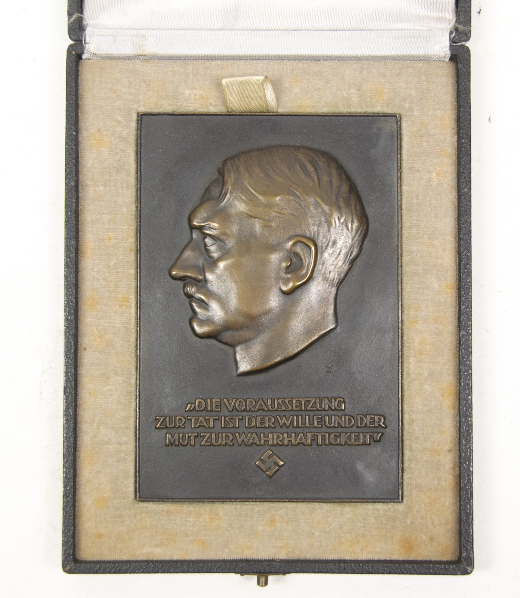 Plakette Adolf Hitler in case (Heinrich Moshage)