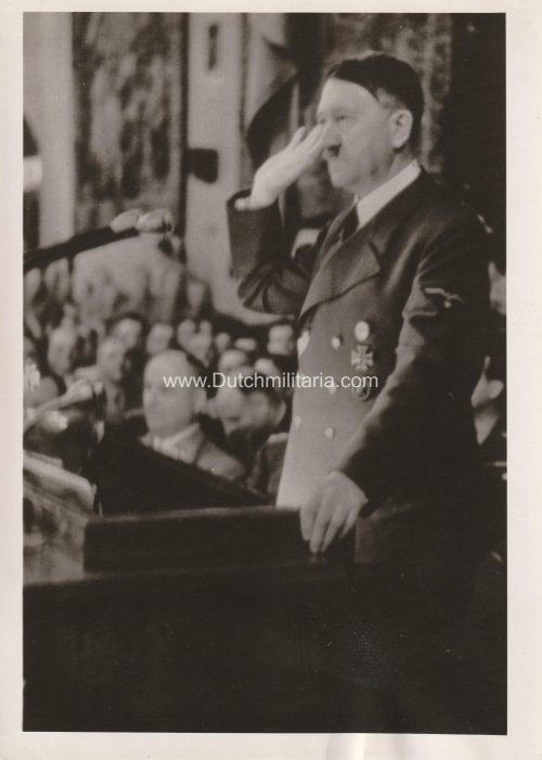 (Pressphoto) Der Führer spracht auf der Gedächtnisstunde im Loewenbräukeller (1942)