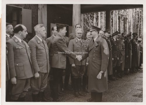 (Pressphoto) Die Reichs- und Gauleiter im führerhauptquartier (1943)
