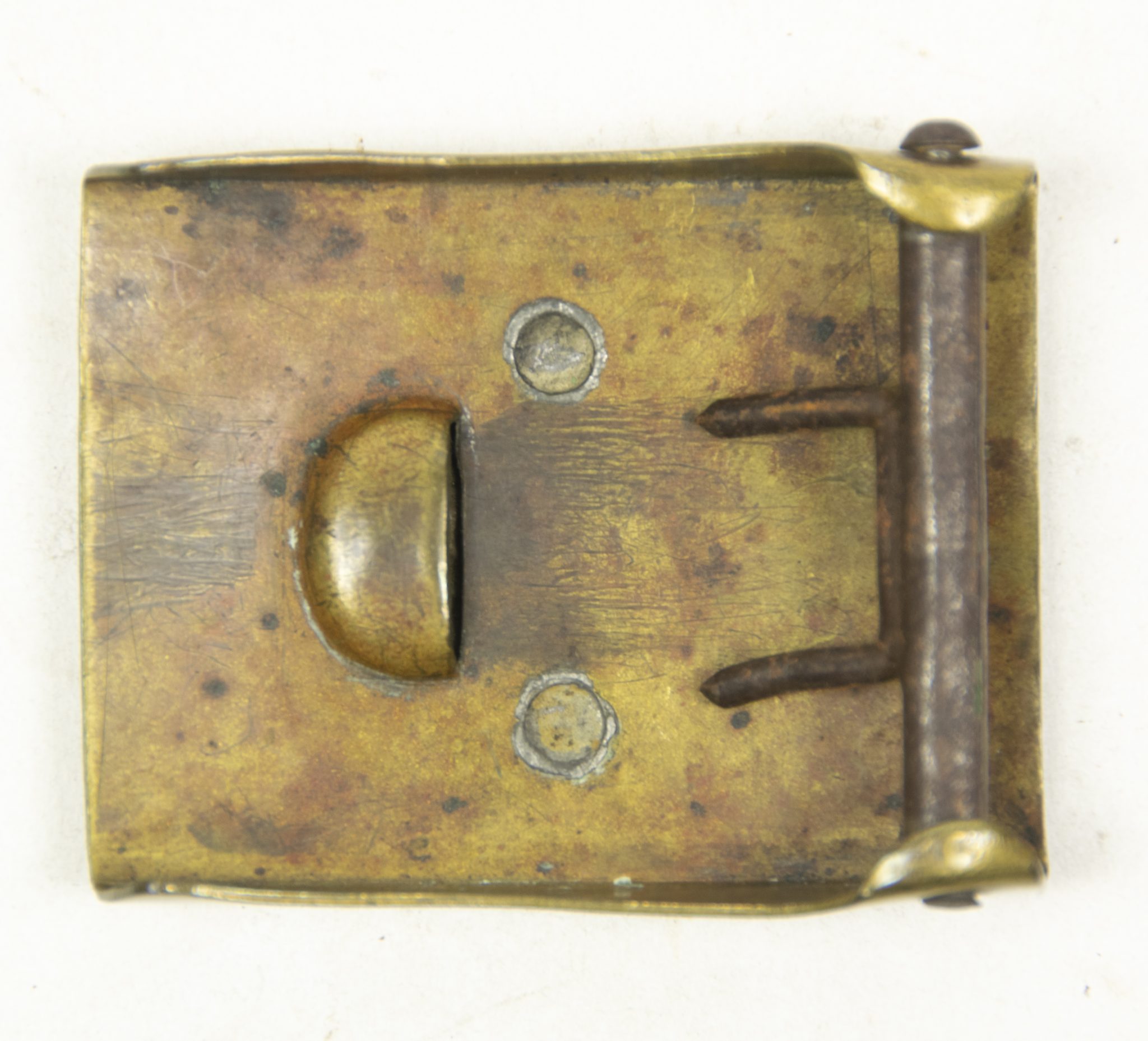 SA buckle with silver centre. (4) SA buckle with silver centre.