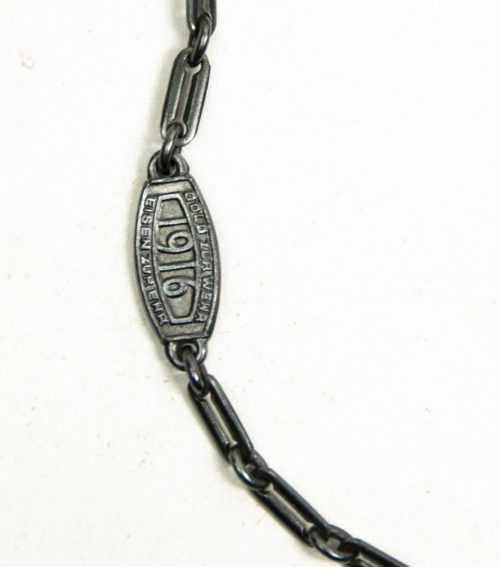 This is a WWI Gold gab ich für Eisen watch-chain