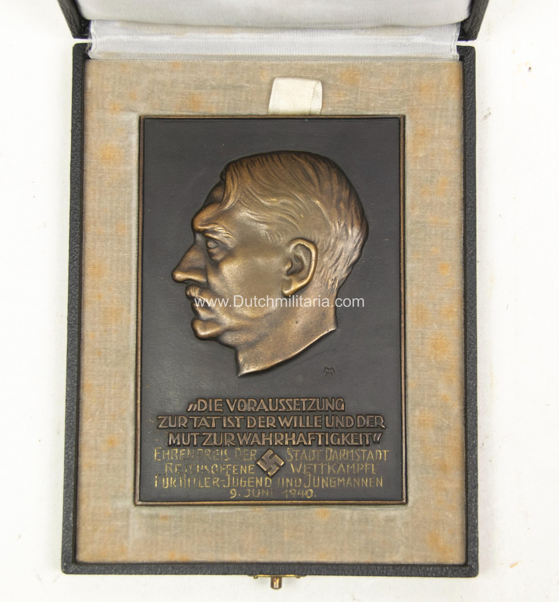 Adolf-Hitler-plaque-case-Ehrenpreis-der-Stadt-Darmstadt-Reichsoffene-Wettkampfe-fur-Hitlerjugend-und-Jungmannen-9.-Juni-1940