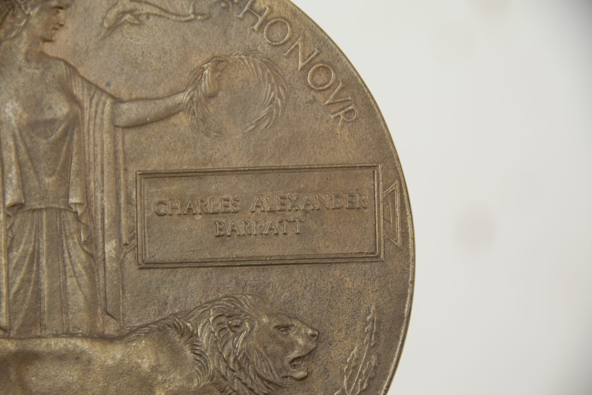 (British Army) First Day of the Somme 1 July 1916 - Memorial plaque of Privat Charles Alex Barratt, 18698, 15th Bn., Royal Scots - Image 3