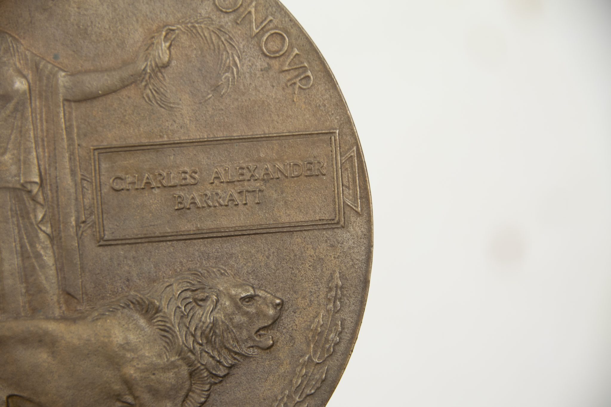 (British Army) First Day of the Somme 1 July 1916 - Memorial plaque of Privat Charles Alex Barratt, 18698, 15th Bn., Royal Scots - Image 4