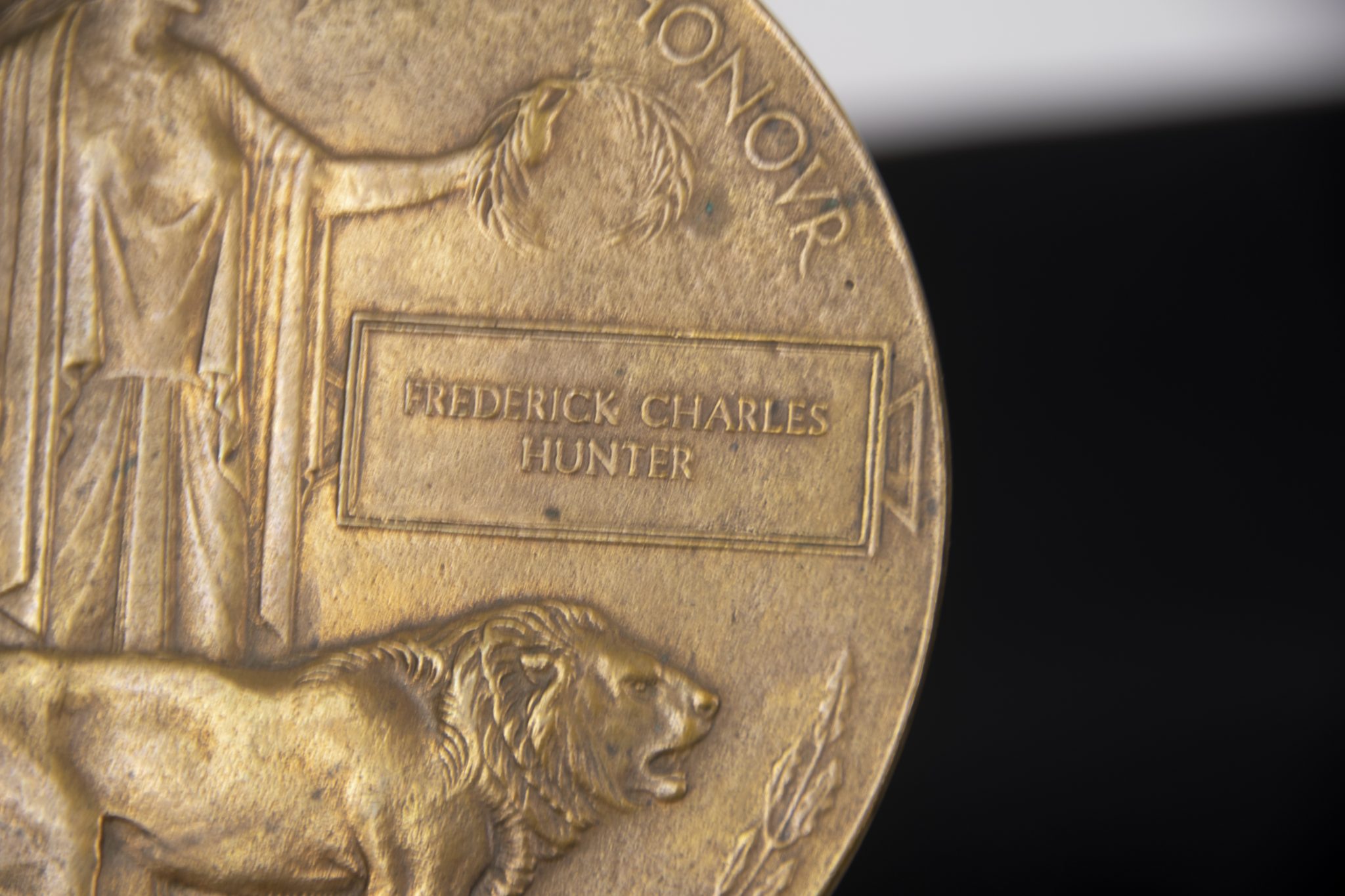 (British Army) First Day of the Somme 1 July 1916 - Memorial plaque of Rifleman Frederick Charles Hunter, 3998, 1st9th Bn., London Regiment