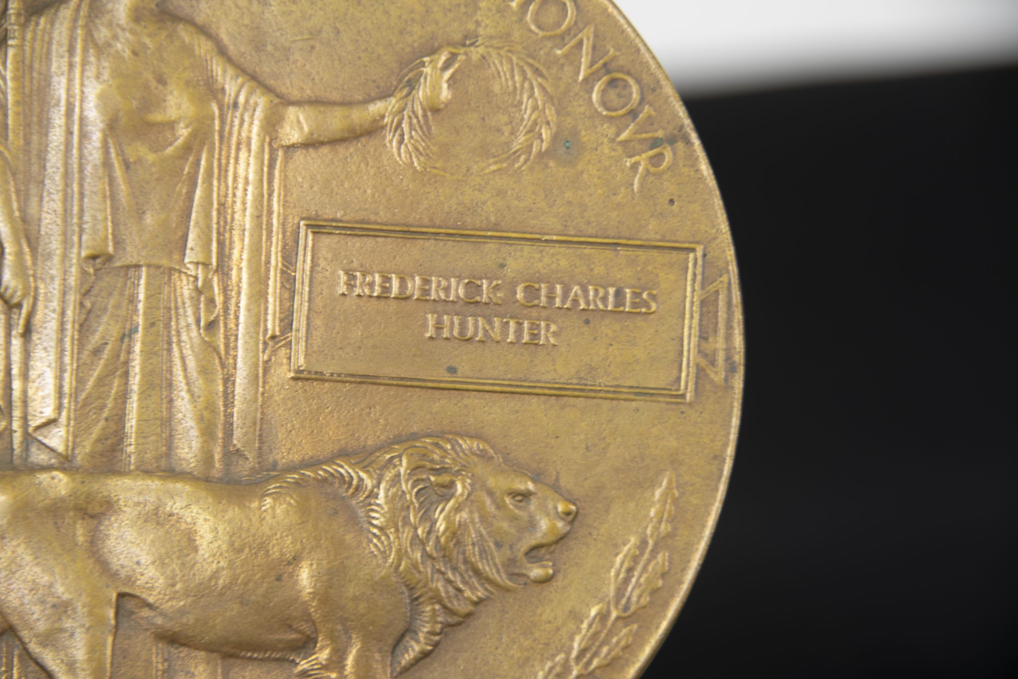 (British Army) First Day of the Somme 1 July 1916 - Memorial plaque of Rifleman Frederick Charles Hunter, 3998, 1st9th Bn., London Regiment