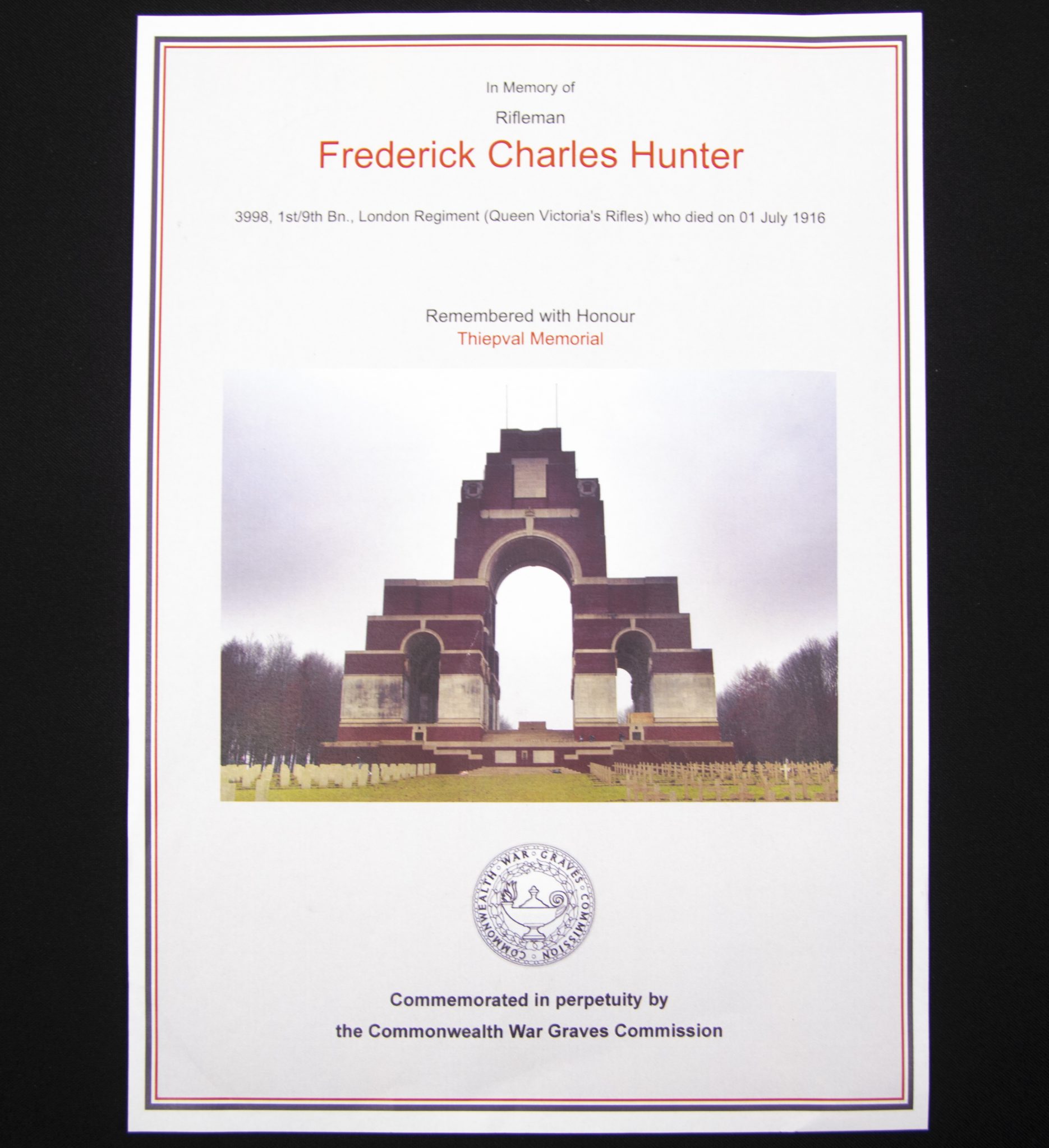 (British Army) First Day of the Somme 1 July 1916 - Memorial plaque of Rifleman Frederick Charles Hunter, 3998, 1st9th Bn., London Regiment