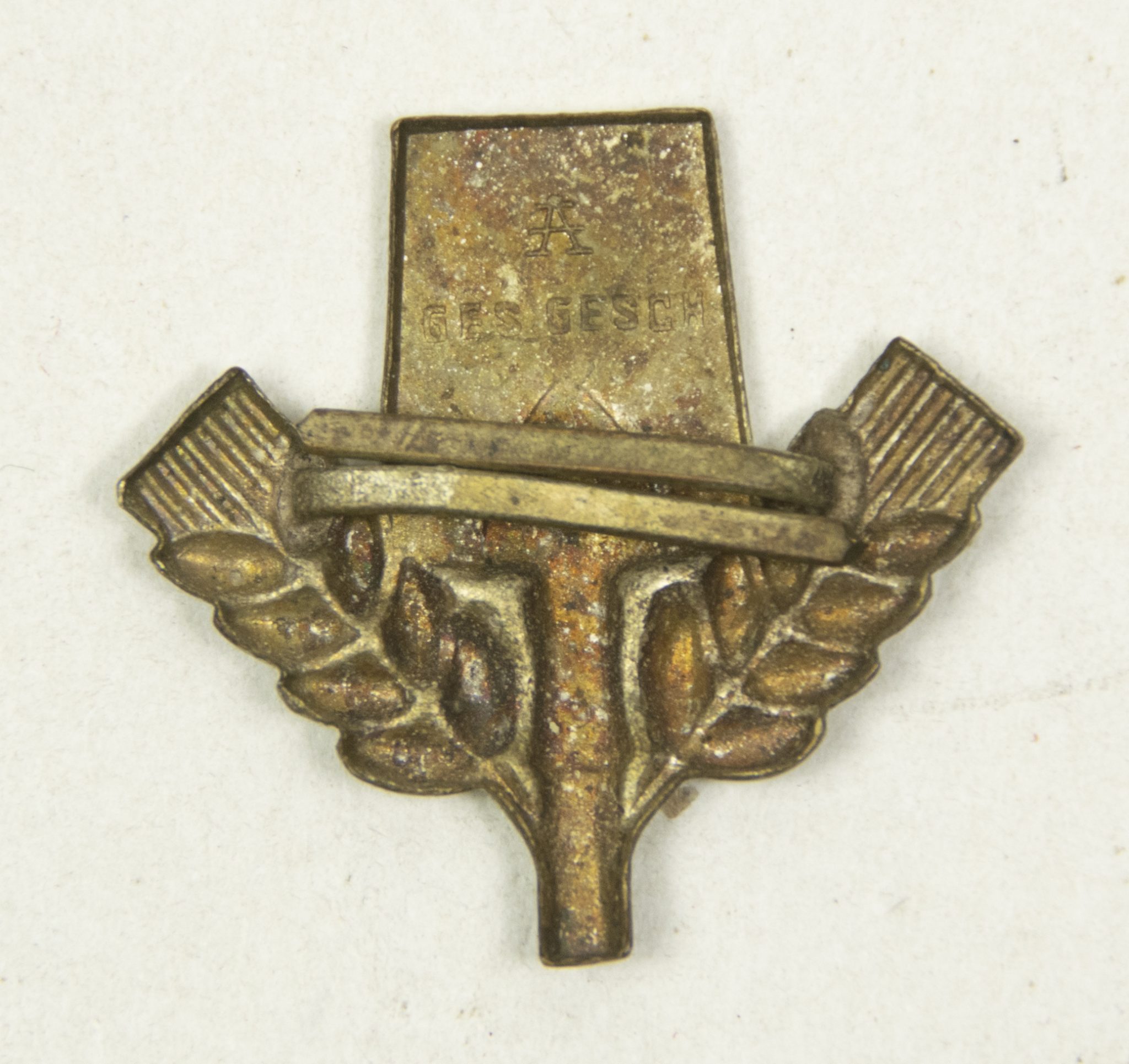 Freiwillige Arbeitsdienst (FAD) Cap badge (2) Freiwillige Arbeitsdienst (FAD) Cap badge