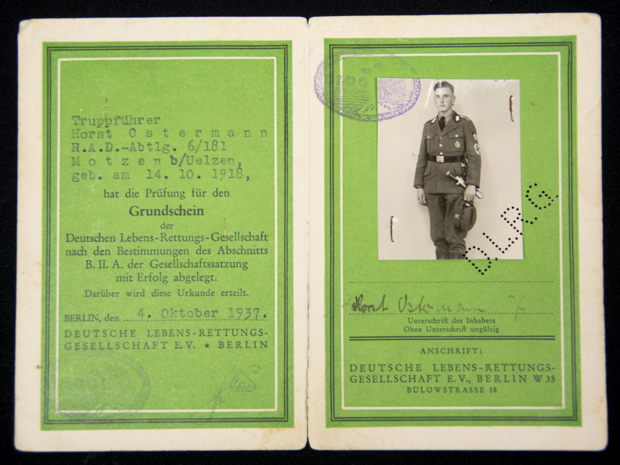 Deutsche Lebens-Rettungs-Gesellschaft E.V. Berlin Grundschein with interesting RAD passphoto (2) Deutsche Lebens-Rettungs-Gesellschaft E.V. Berlin Grundschein with interesting RAD passphoto