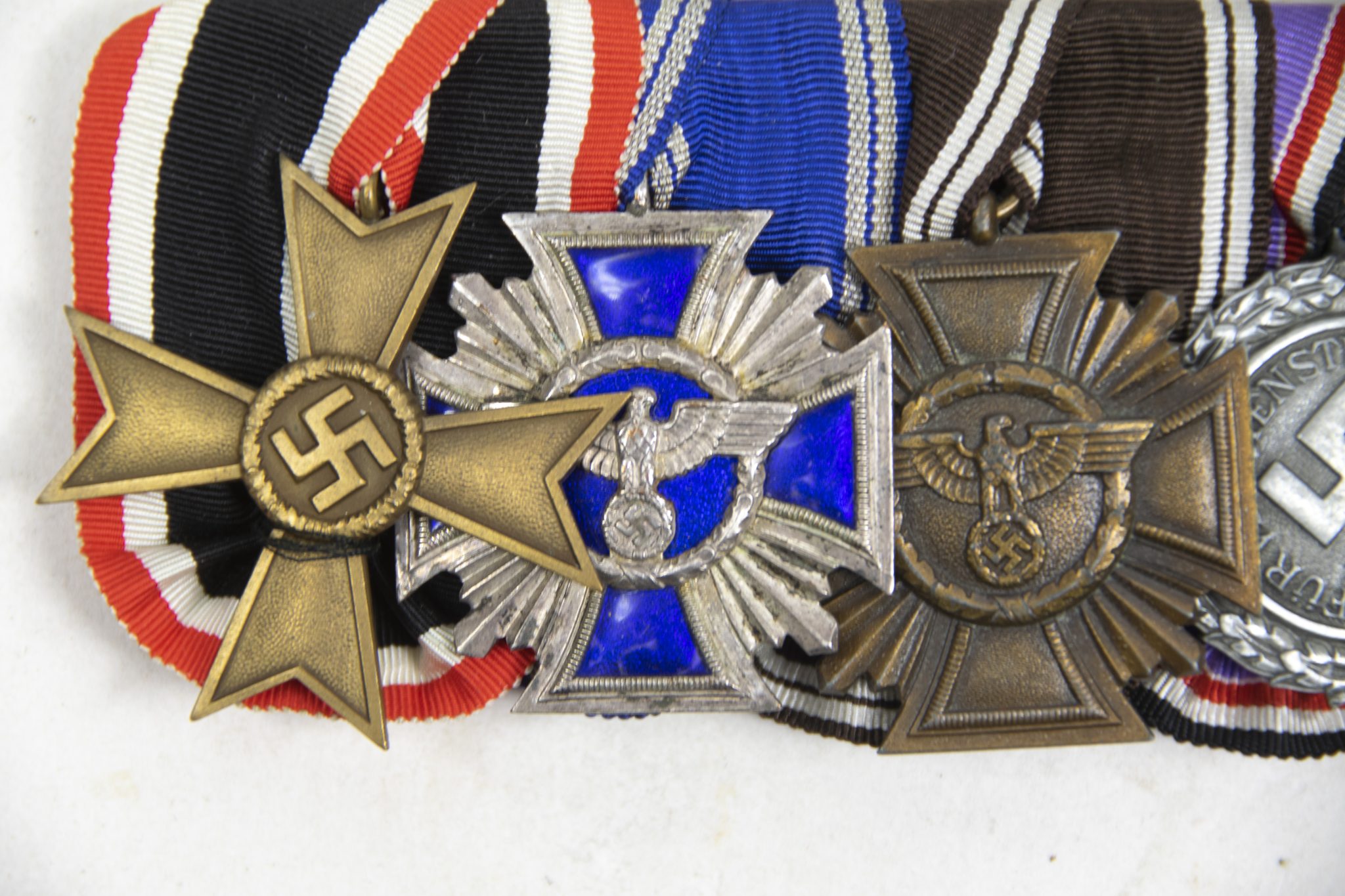 NSDAP medalbar with NSDAP Dienstauszeichnung 15 + 10 Jahre, KVK2, Luftschutz Ehrenzeichen - RARE - Image 4