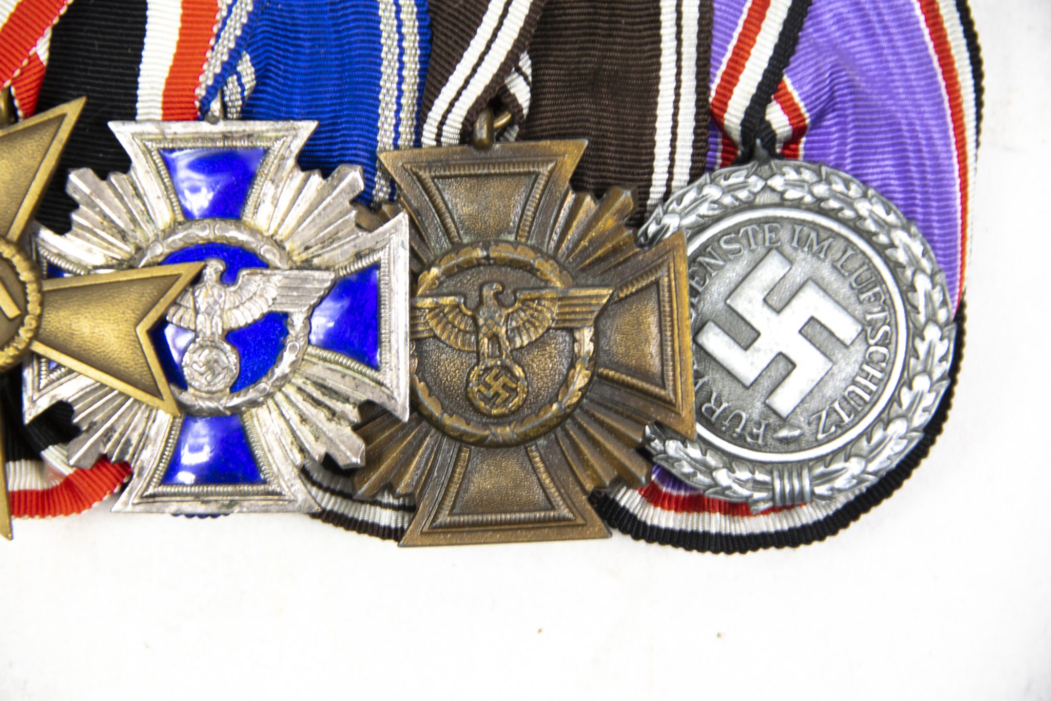 NSDAP medalbar with NSDAP Dienstauszeichnung 15 + 10 Jahre, KVK2, Luftschutz Ehrenzeichen - RARE - Image 5