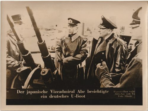 (Pressphoto) Der Japanische Vizeadmiral Abe besichtigte ein deutsche U-Boot (24x18cm)