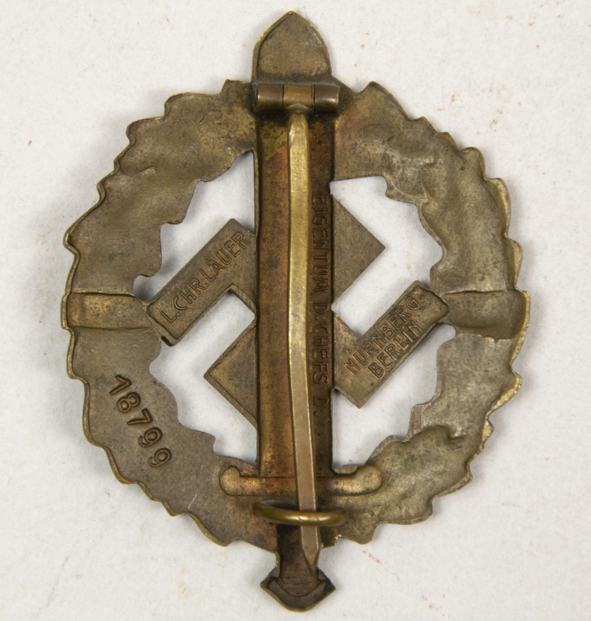 SA Sportabzeichen in bronze #18799 (MM L. Chr. Lauer) (2) SA Sportabzeichen in bronze #18799 (MM L. Chr. Lauer)