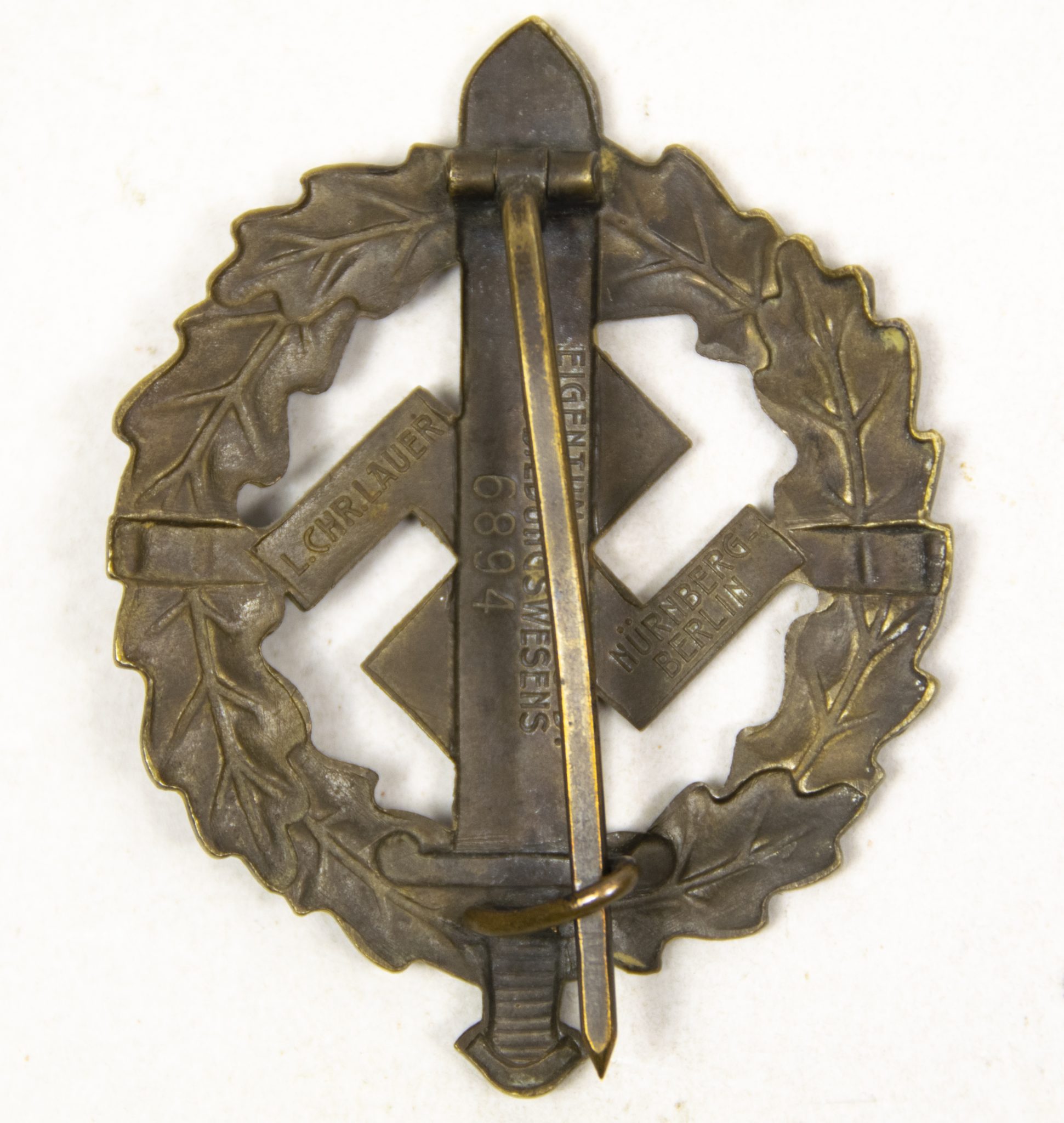 SA Sportabzeichen in bronze #6894 (MM Eigentum D. Chefs D. Ausbildungswesens) – RARE EARLY SA Sportsbadge (2) SA Sportabzeichen in bronze #6894 (MM Eigentum D. Chefs D. Ausbildungswesens) - RARE EARLY SA Sportsbadge