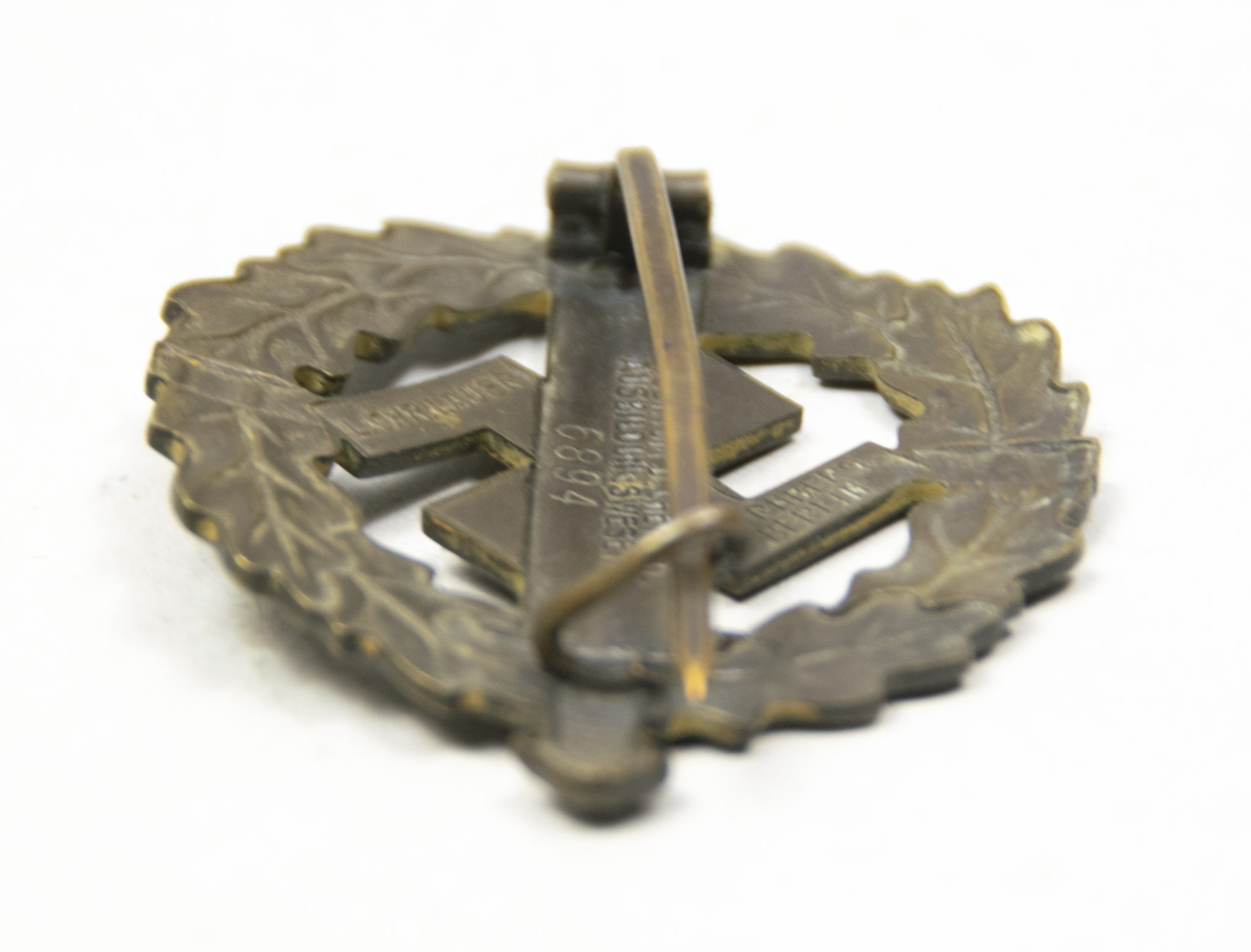 SA-Sportabzeichen-in-bronze-6894-MM-Eigentum-D.-Chefs-D.-Ausbildungswesens-RARE-EARLY-SA-Sportsbadge-