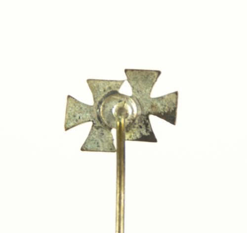 WWI German lapel pin with Ek1 + Ek2