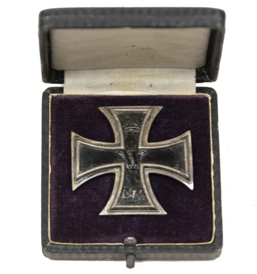 WWI Iron Cross first class (EK1) marked 935 silver + case (Maker Deumer)