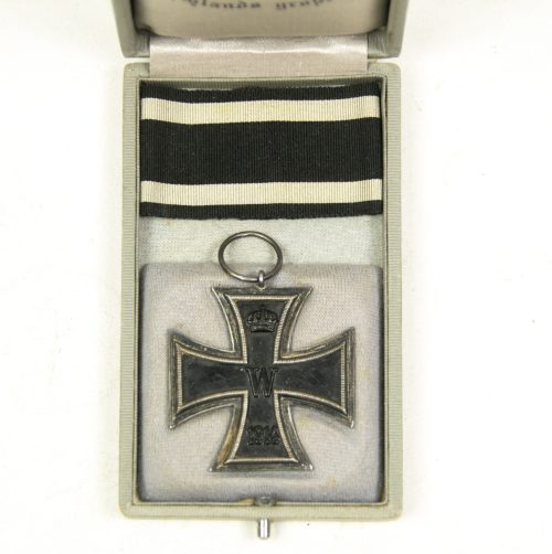 WWI Iron Cross second Class (EK2) + rare case (Cross MM M and case maker marked Ges Gesch)