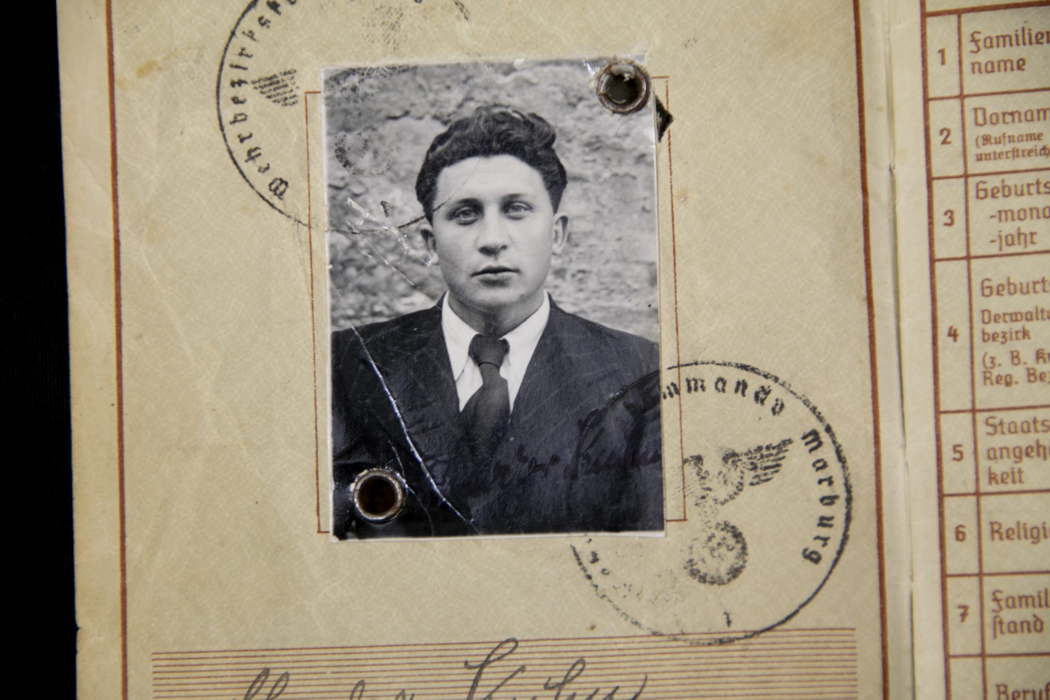 Wehrpass 4./E. (M.G.) Kp. 116 (1939) with EK2 + VWA Black - Image 8