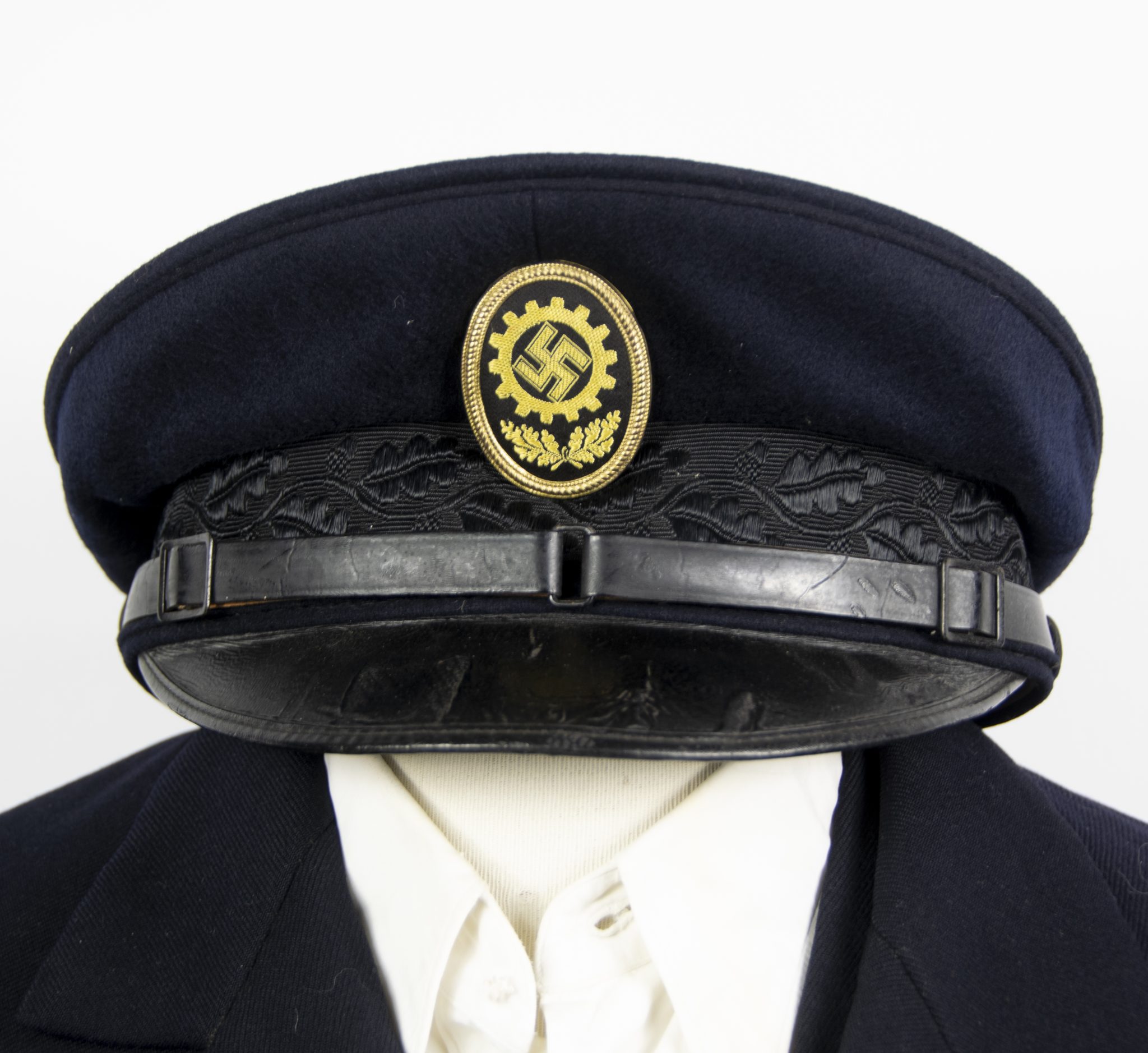 Deutsche Arbeitsfront (DAF) complete suit with jacket + trousers + visorcap + waistcoat + shirt + medals + badges (3)