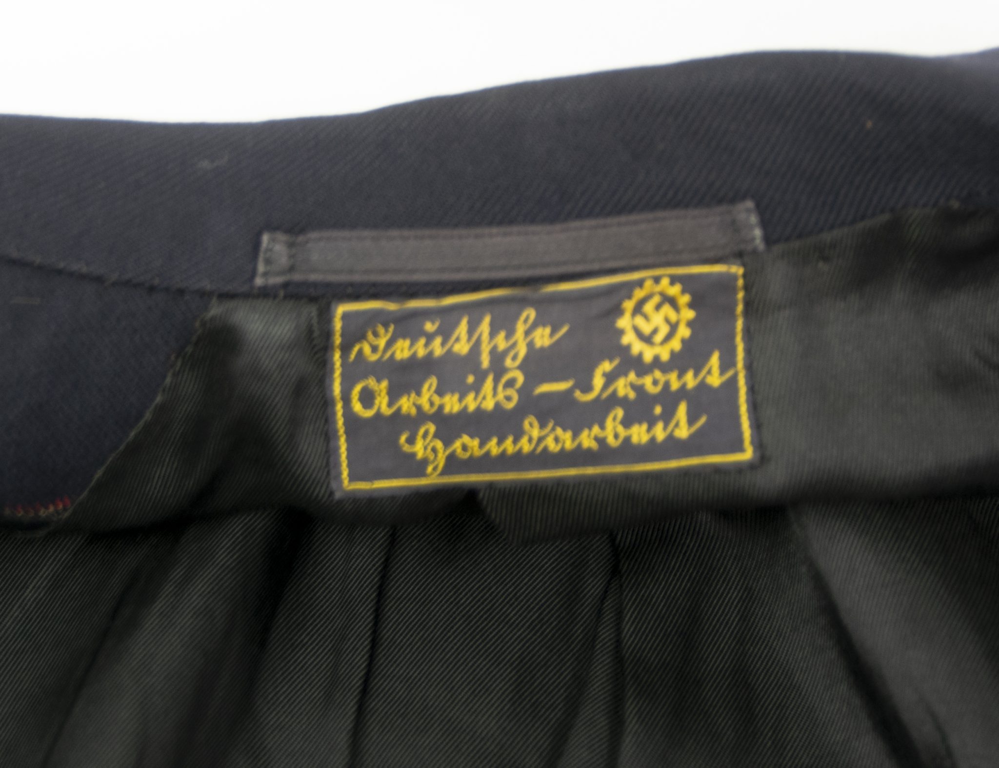 Deutsche Arbeitsfront (DAF) complete suit with jacket + trousers + visorcap + waistcoat + shirt + medals + badges - Image 34