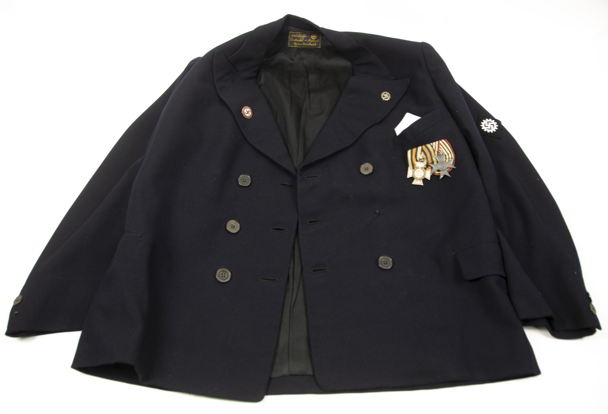 Deutsche Arbeitsfront (DAF) complete suit with jacket + trousers + visorcap + waistcoat + shirt + medals + badges - Image 38