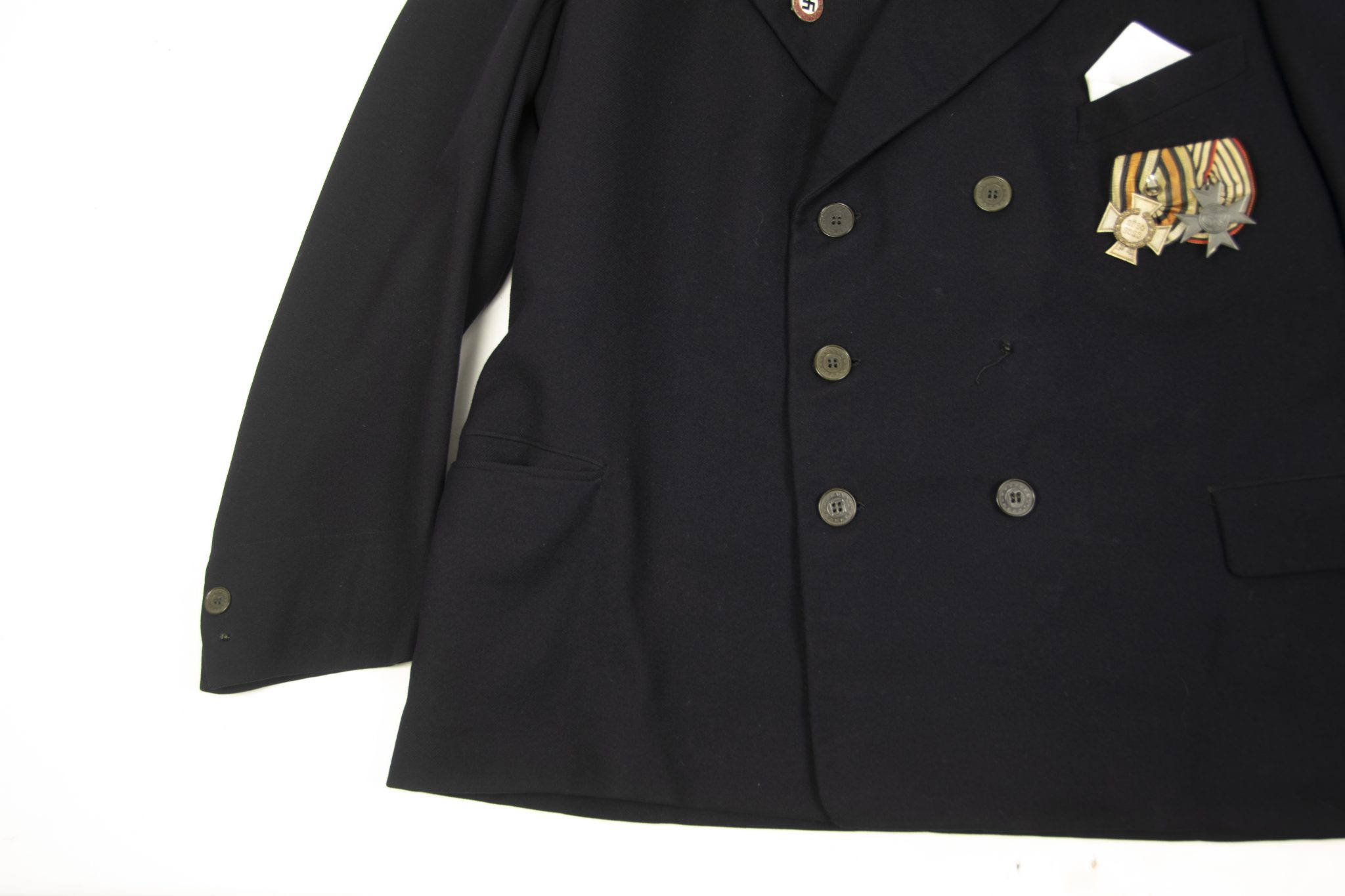 Deutsche Arbeitsfront (DAF) complete suit with jacket + trousers + visorcap + waistcoat + shirt + medals + badges - Image 41