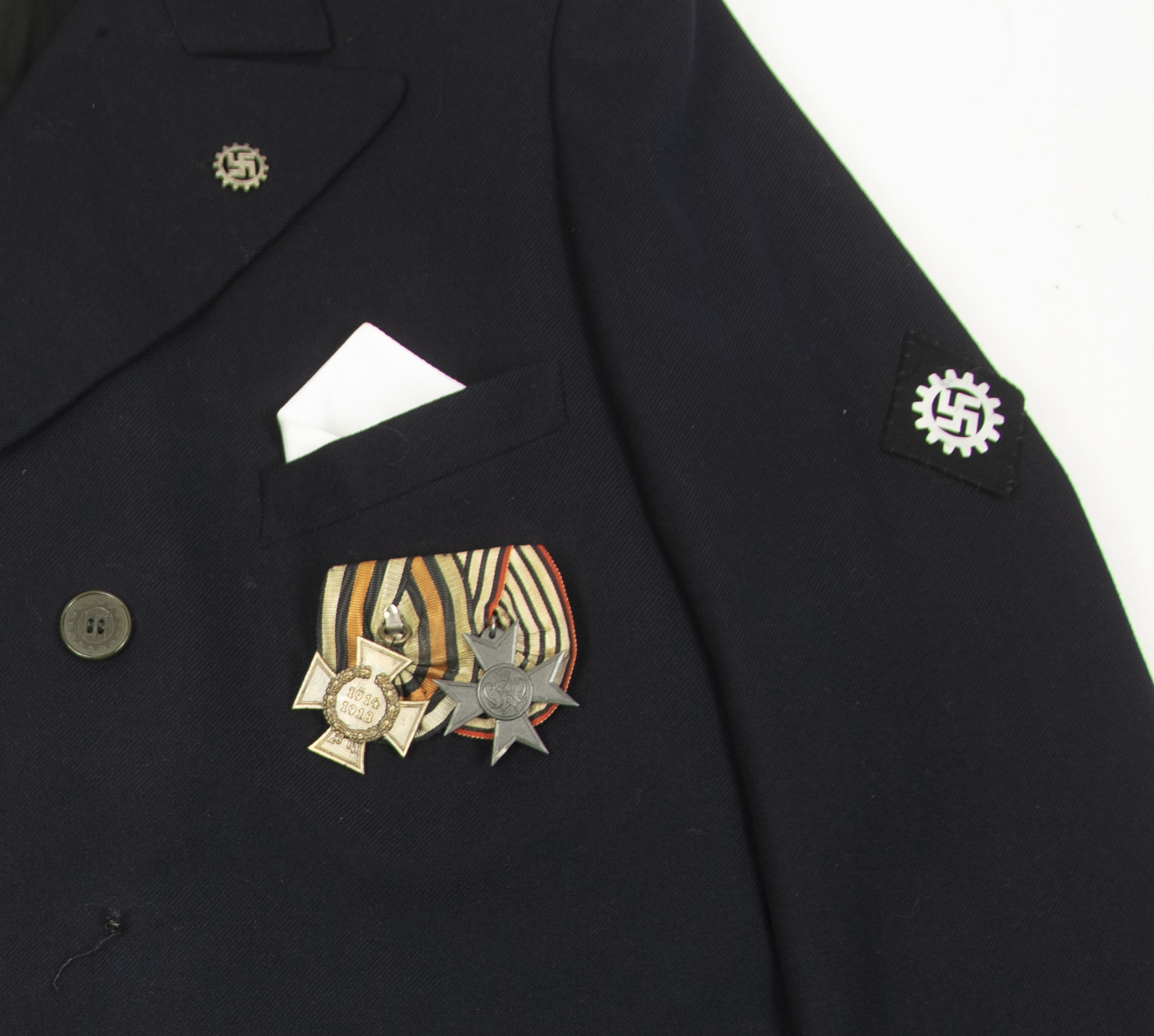 Deutsche Arbeitsfront (DAF) complete suit with jacket + trousers + visorcap + waistcoat + shirt + medals + badges - Image 43