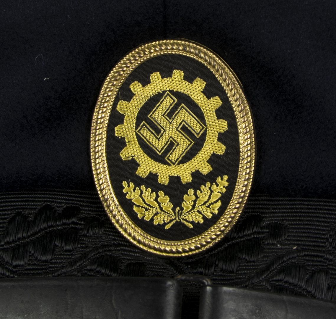 Deutsche Arbeitsfront (DAF) complete suit with jacket + trousers + visorcap + waistcoat + shirt + medals + badges - Image 8