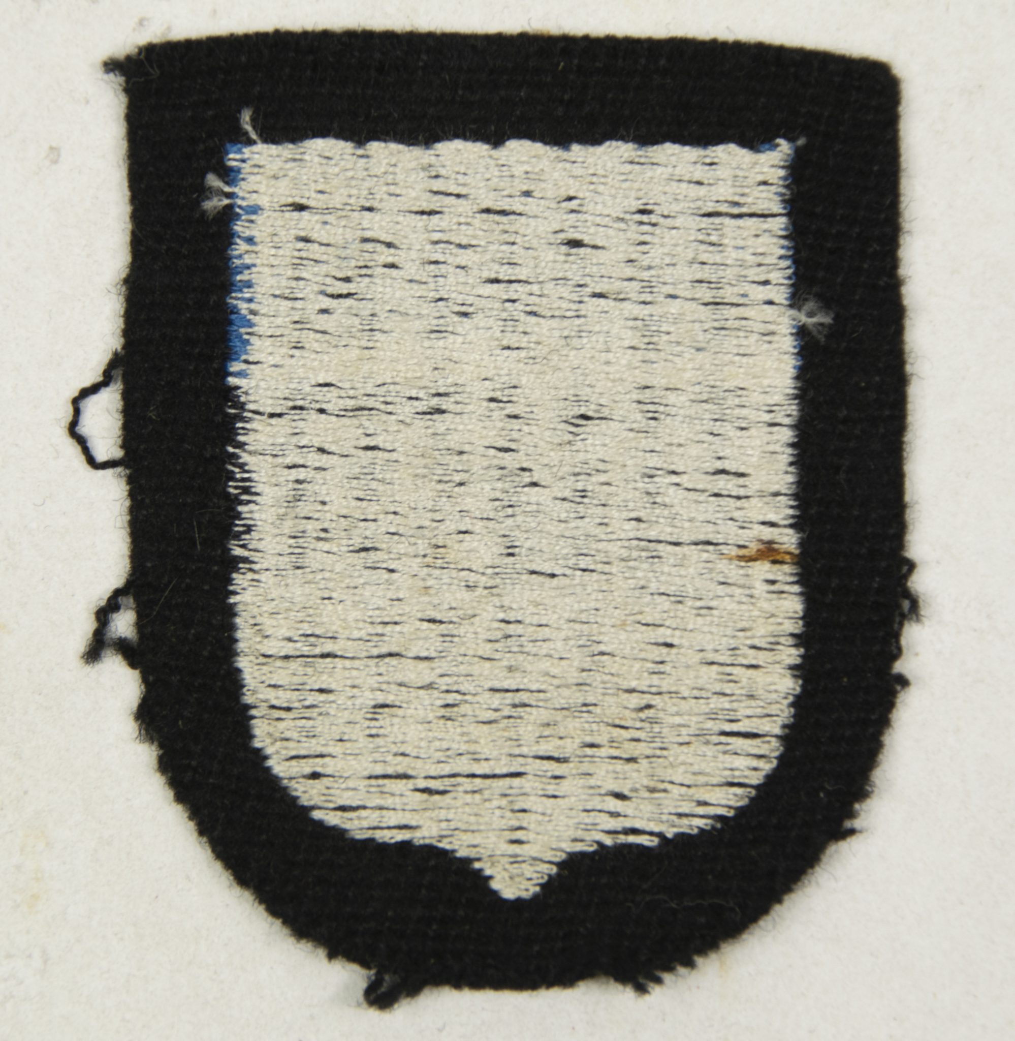 Estonian Waffen-SS volunteer sleeve shield (2) Estonian Waffen-SS volunteer sleeve shield