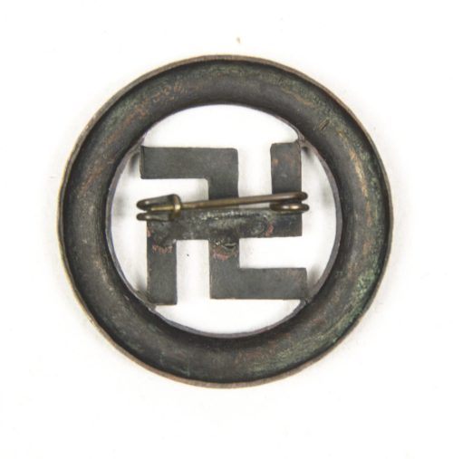 https://www.wehrmacht-awards.com/forums/forum/wehrmacht-era-militaria/tinnies-political-badges-forum/450295-gau-munich%E2%80%8F-round-3-help#post14821949