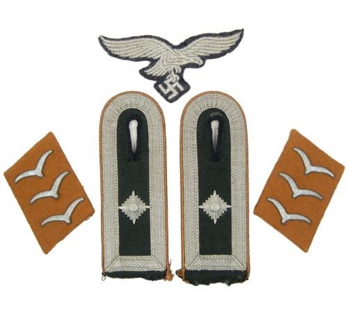 Luftnachrichten - Insignia grouping for a Feldwebel