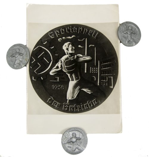 Pressphoto + 3 original badges of the Sportappell der Betriebe 1938
