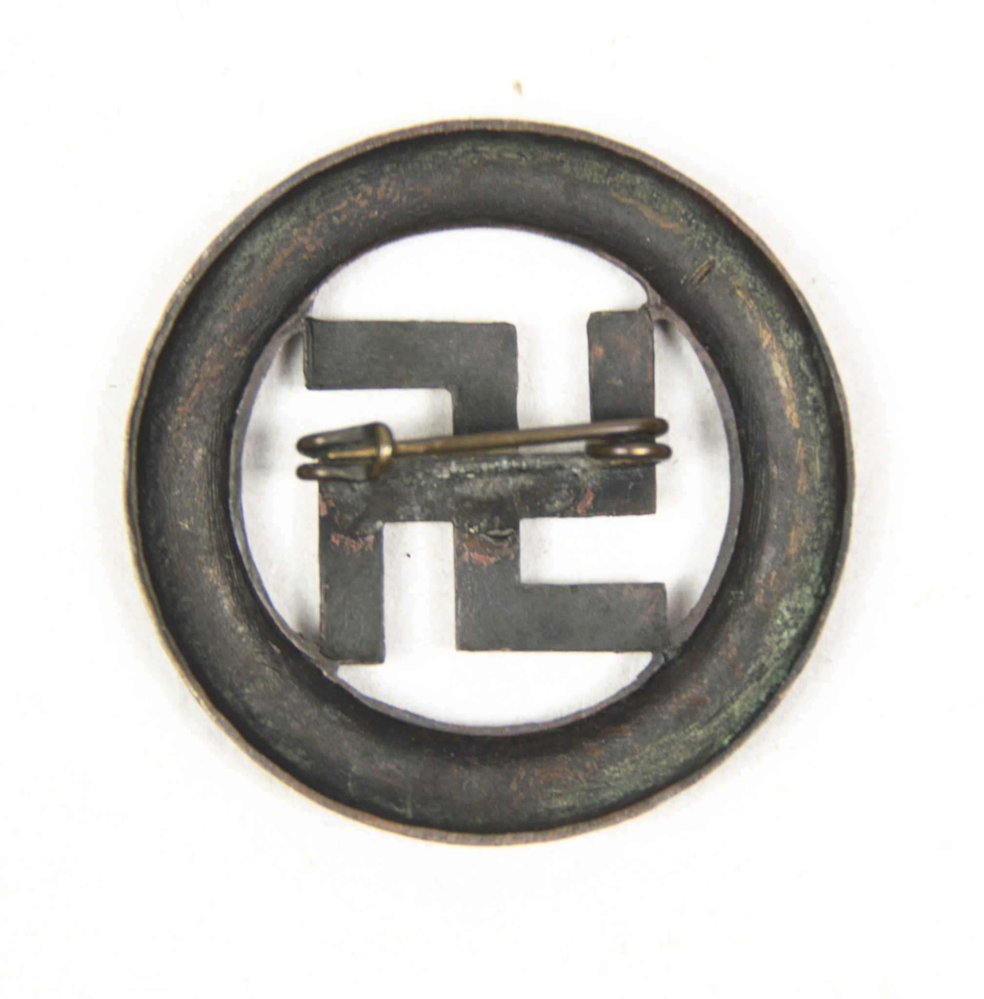 Festabzeichen der Gedenkfeier 1933 zur Erinnerung an den 9. November 1923 in München (2) https://www.wehrmacht-awards.com/forums/forum/wehrmacht-era-militaria/tinnies-political-badges-forum/450295-gau-munich%E2%80%8F-round-3-help#post14821949