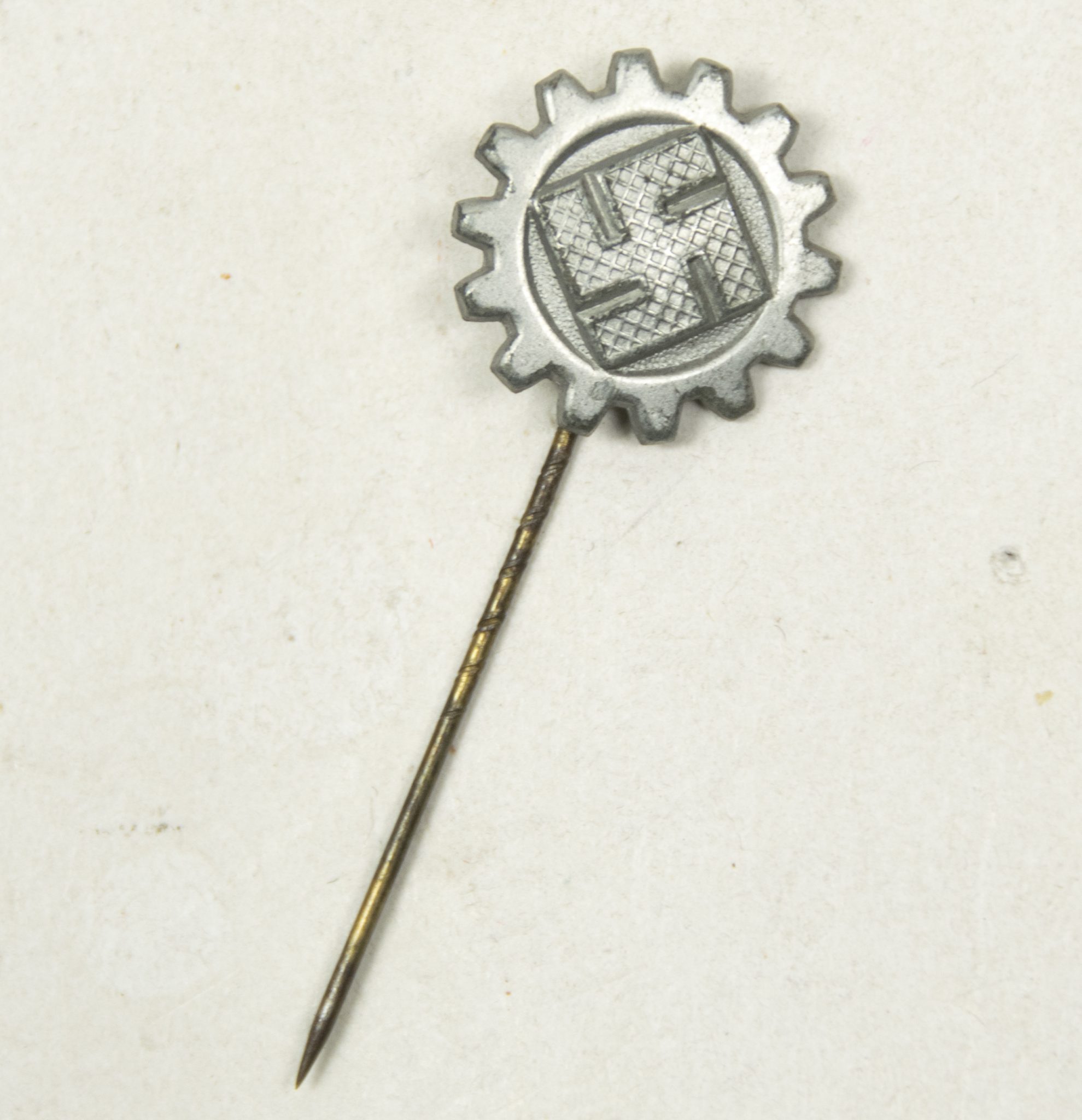 Deutsche Arbeitsfront (DAF) Mitgliedsabzeichen (1) Deutsche Arbeitsfront (DAF) Mitgliedsabzeichen