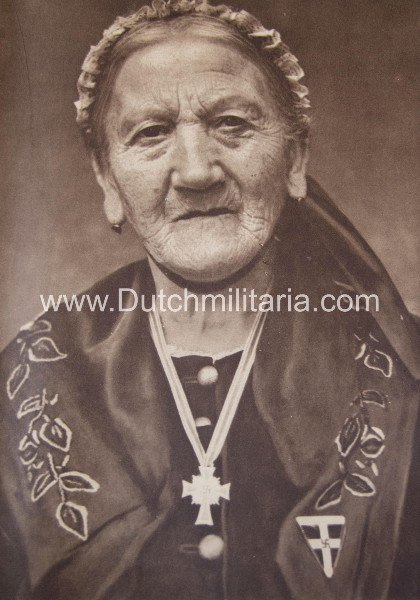 (Book) Der Reichsführer SS - Weihenacht (with Julleuchter and Motherscross image) (194x) - Extremely rare